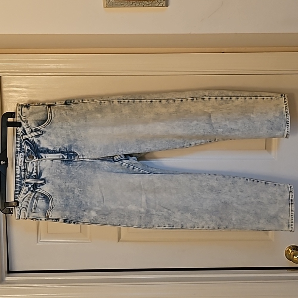 Acid wash/bleached jeans